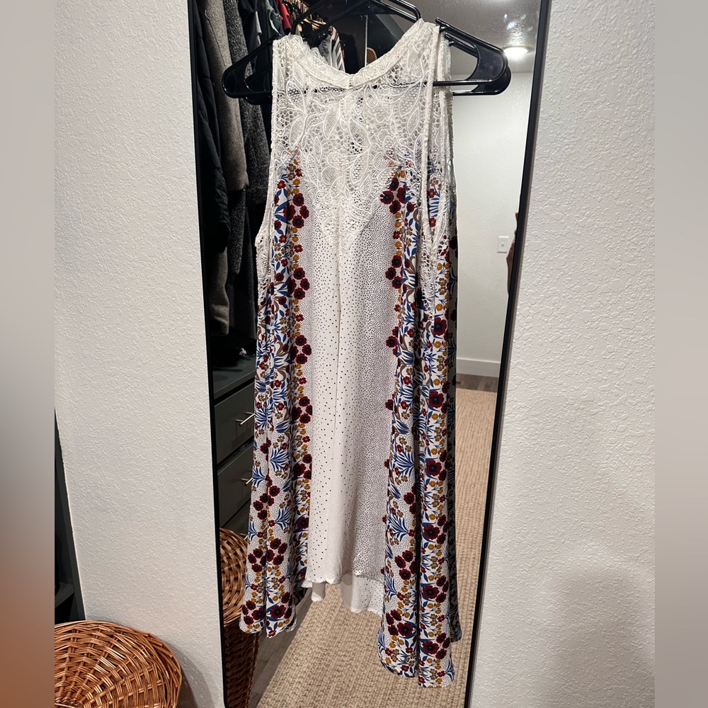 Jodifl boutique dress. Floral and lace. Sheer lightweight dress. Size Large.